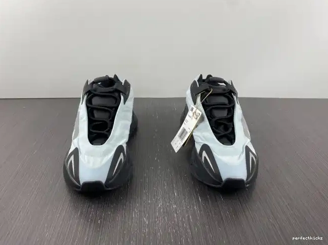 Blue MNVN Tint Boost Yeezy GZ0711 Adidas 700 0609